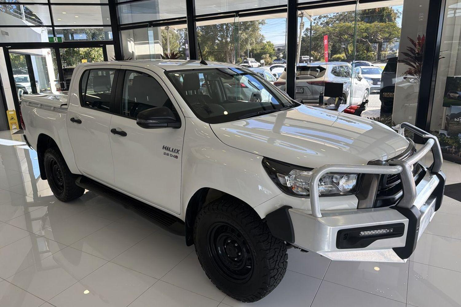 Image of 2020 Toyota Hilux 4x4 SR
