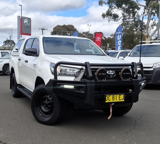 Image of 2021 Toyota Hilux 4x4 SR