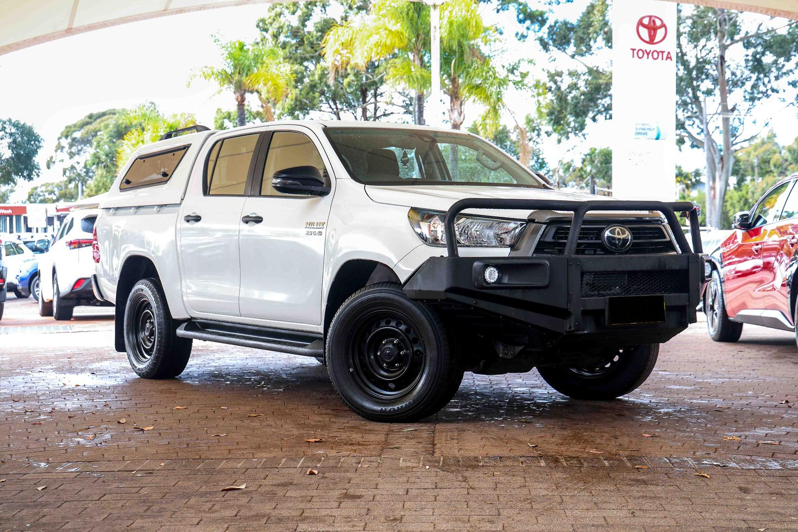 Image of 2021 TOYOTA Hilux 4x4 SR