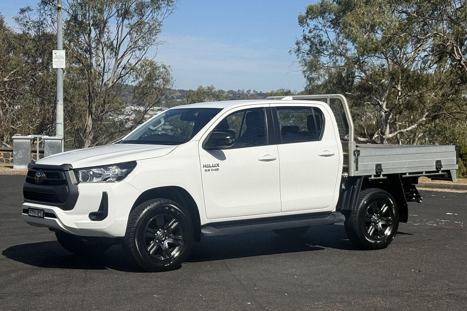 Image of 2022 Toyota Hilux 4x4 SR