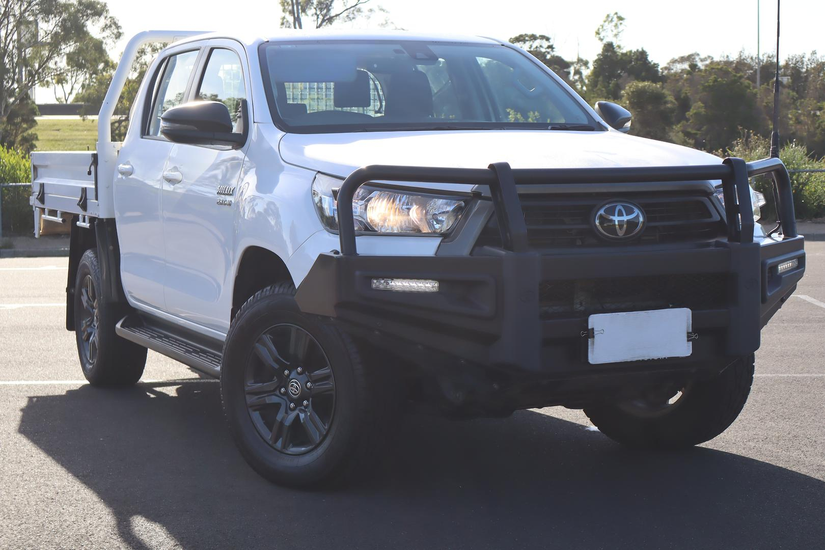 Image of 2022 Toyota Hilux 4x4 SR