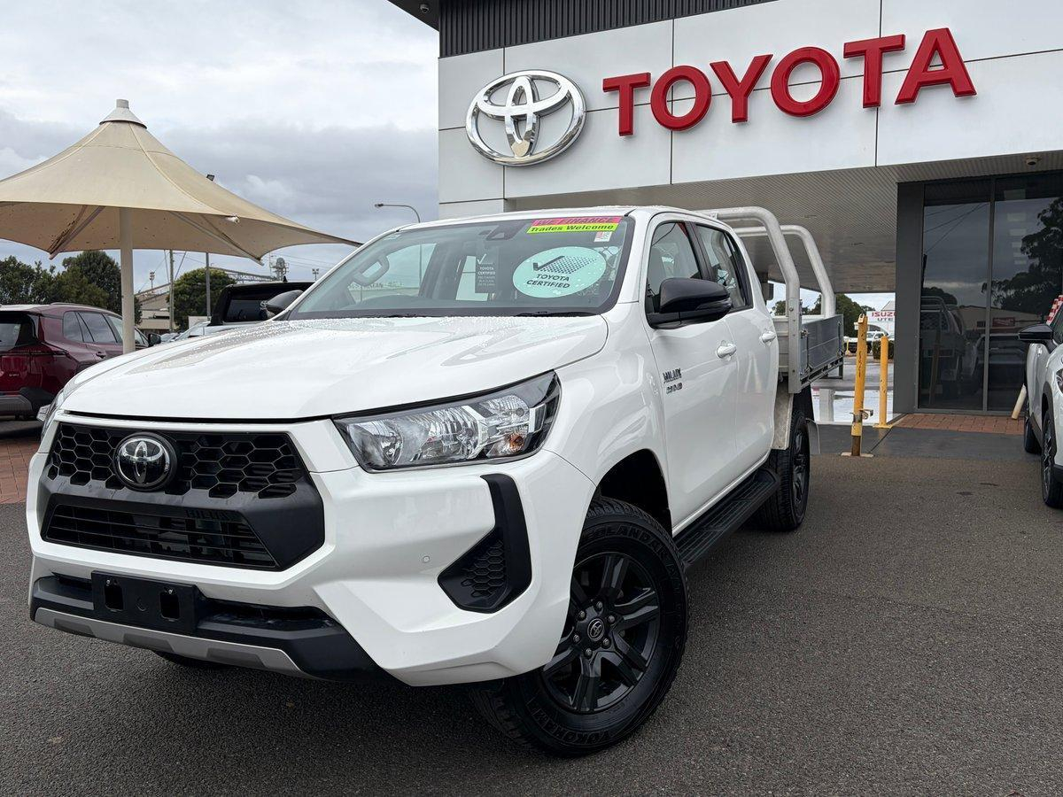 Image of 2024 Toyota Hilux 4x4 SR