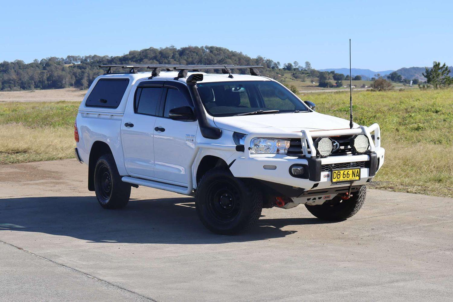 Image of 2018 Toyota Hilux 4x4 SR