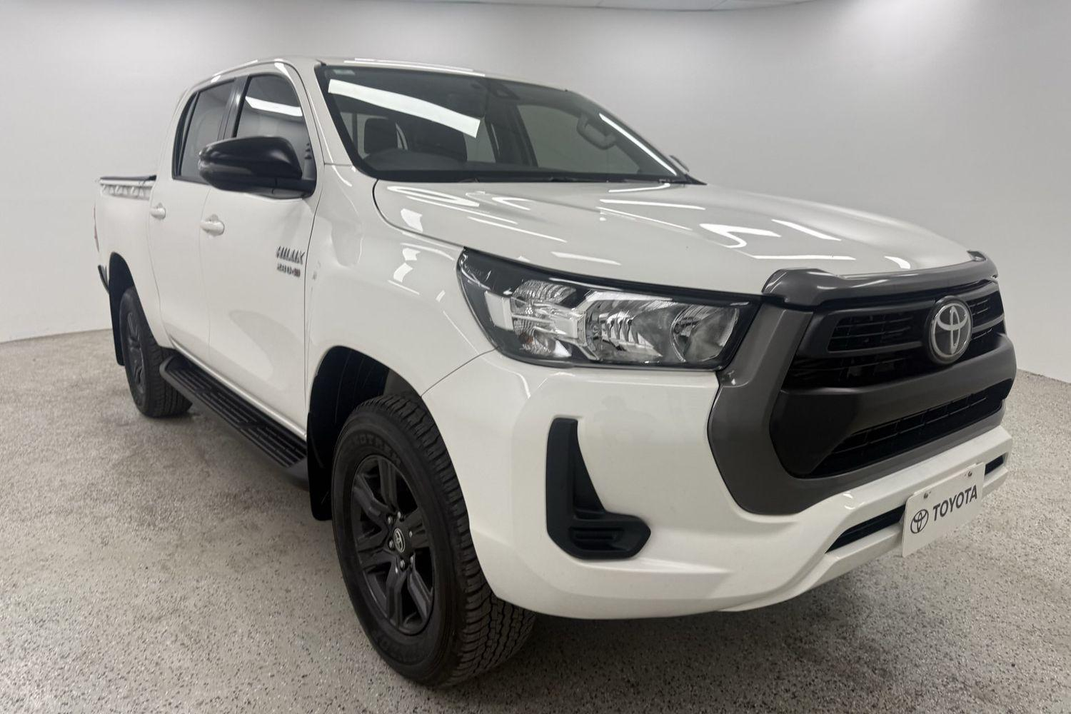 Image of 2023 Toyota Hilux 4x4 SR