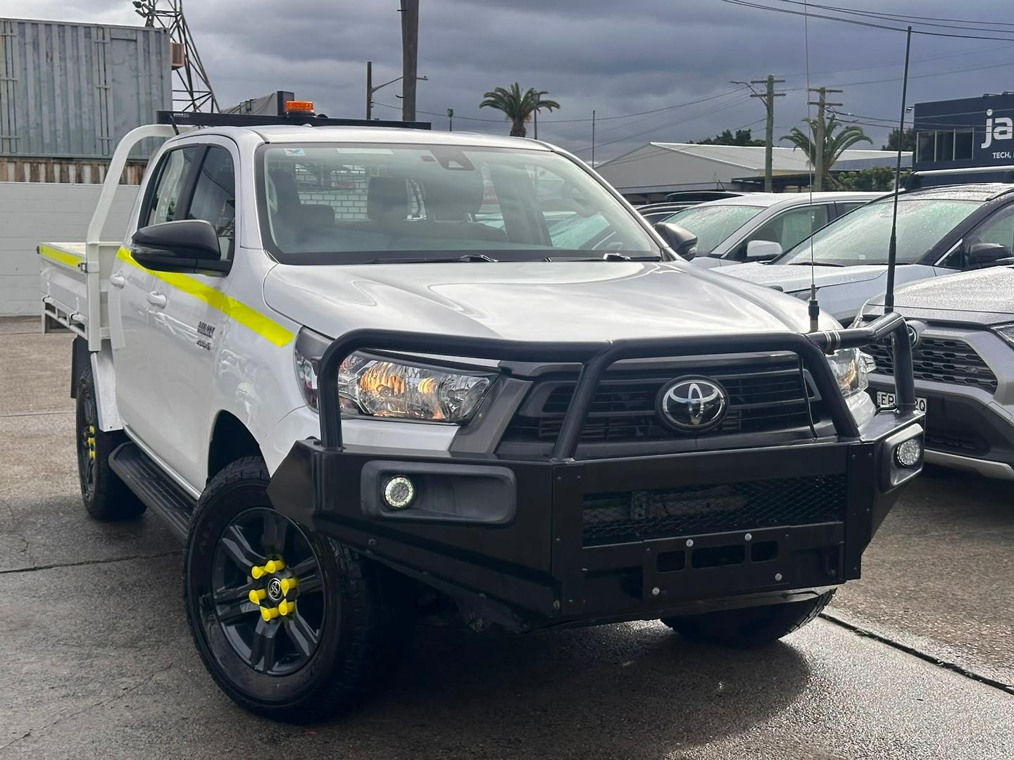 Image of 2023 Toyota HiLux 4x4 SR