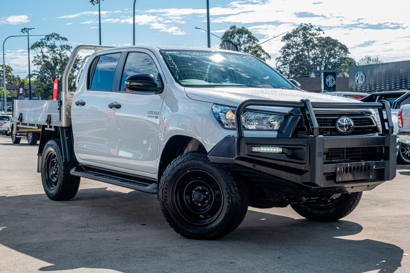 Image of 2022 Toyota Hilux 4x4 SR