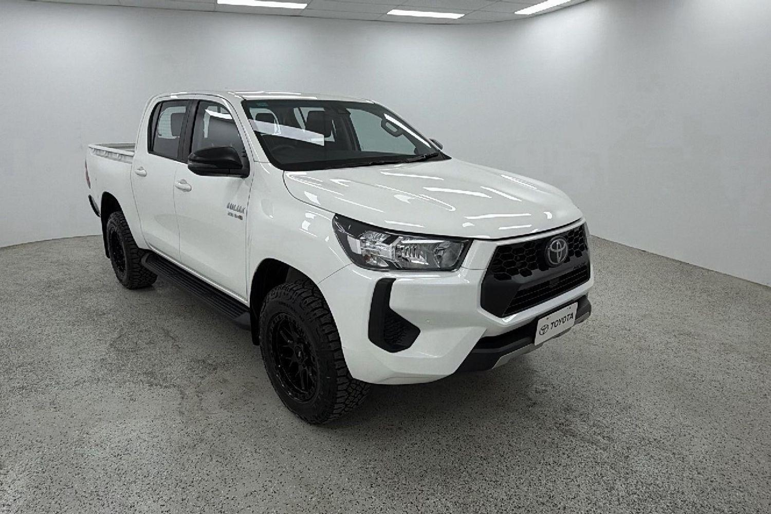 Image of 2025 Toyota Hilux 4x4 SR