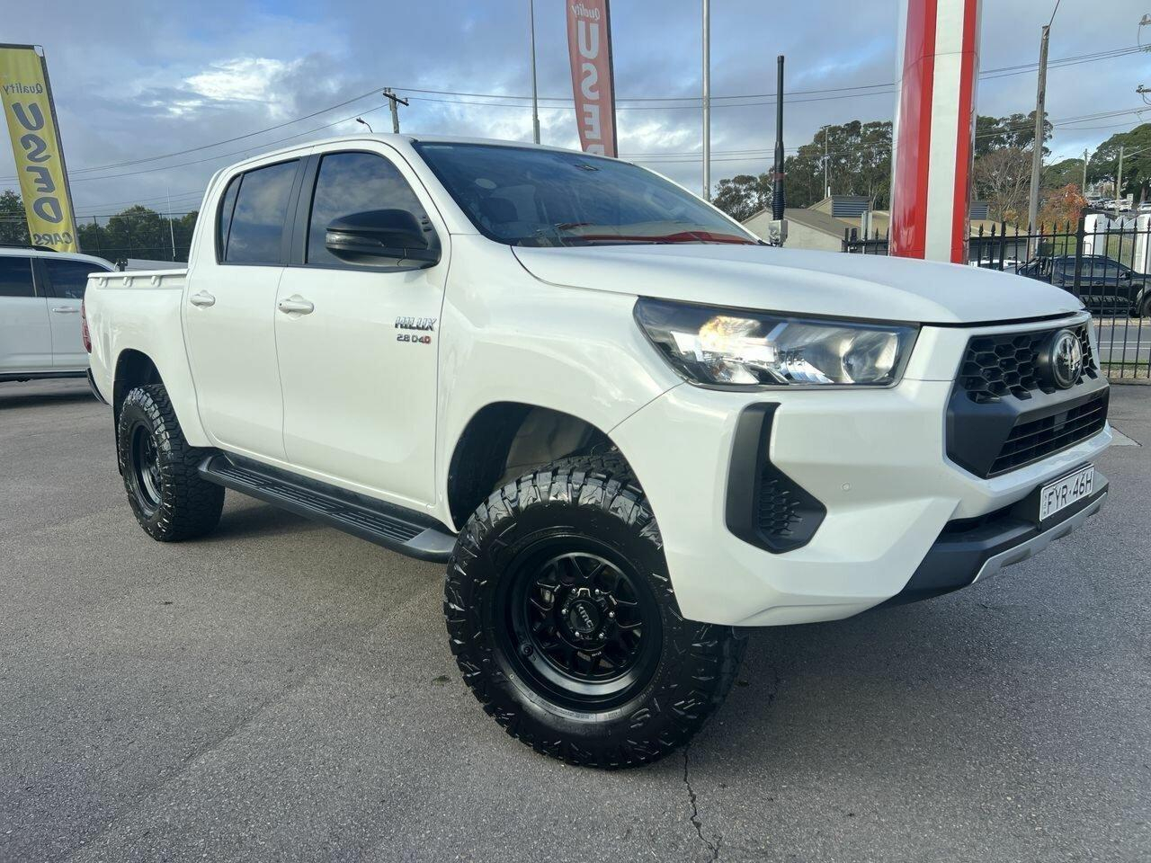 Image of 2025 Toyota Hilux 4x4 SR