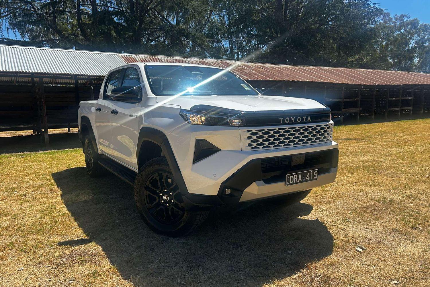 Image of 2025 Toyota HILUX SR