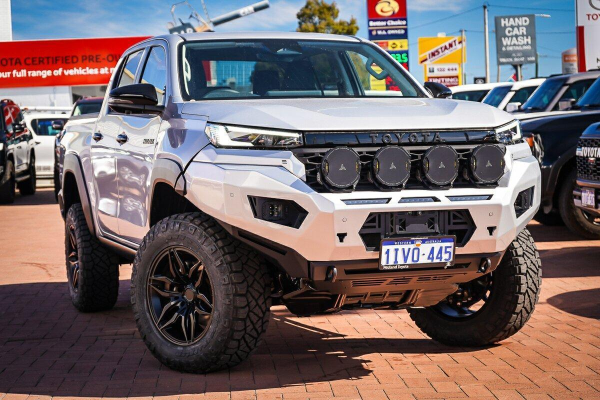 Image of 2025 Toyota Hilux 4x4 SR5