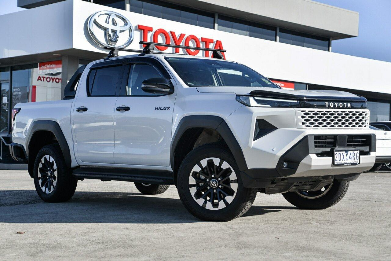 Image of 2025 Toyota Hilux 4x4 SR5+