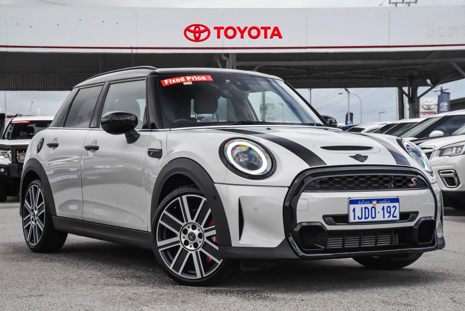 Image of 2022 MINI 5D HATCH Cooper S Classic