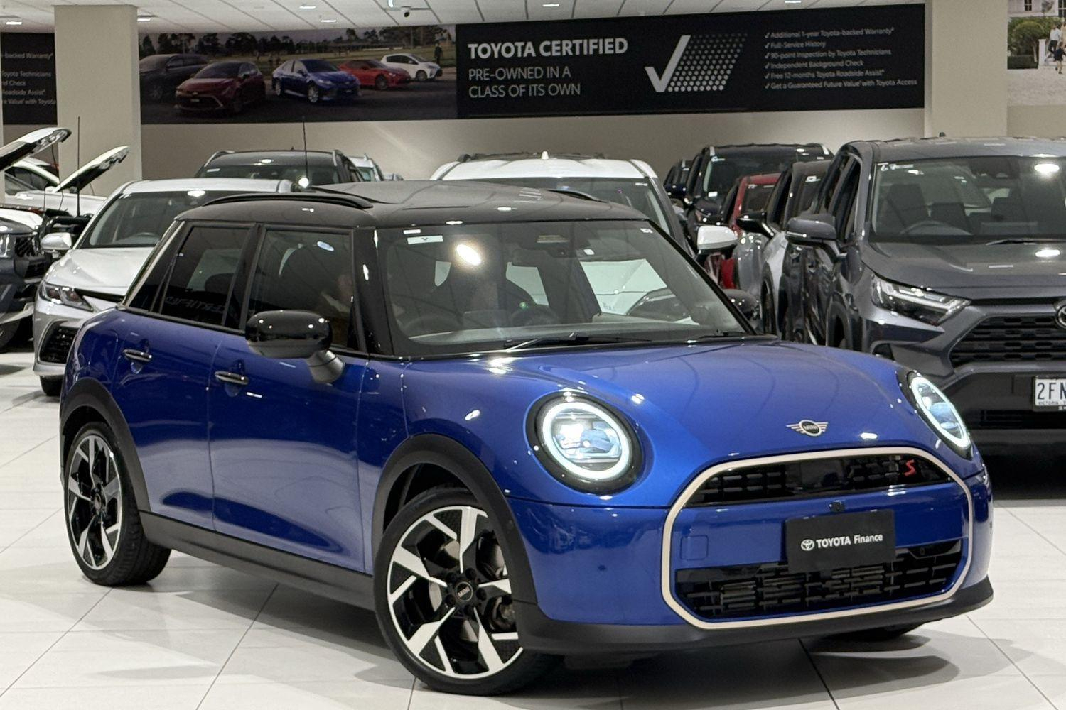 Image of 2024 MINI 5D HATCH S Classic