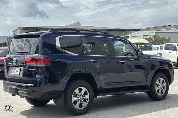 2023 Toyota Landcruiser Sahara in Blue
