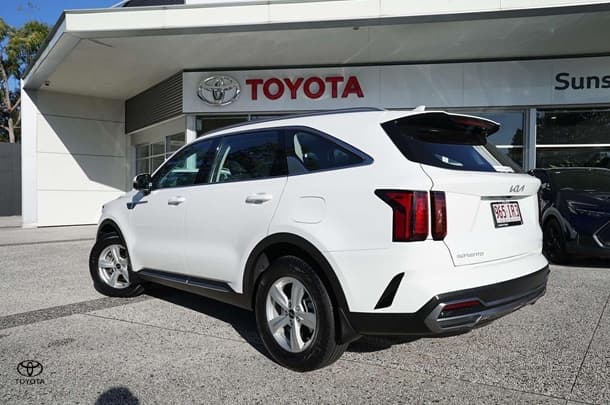 2023 Kia Sorento S in White