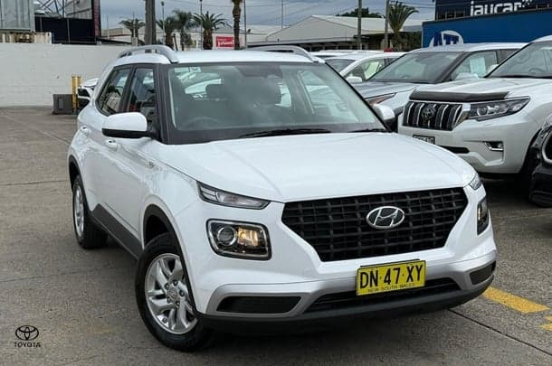 2025 Hyundai Venue Base in Atlas White