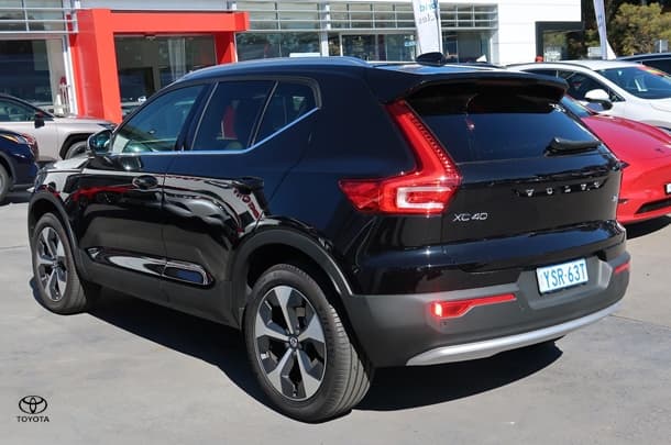 2025 Volvo XC40 Ultra B4 Bright in Black