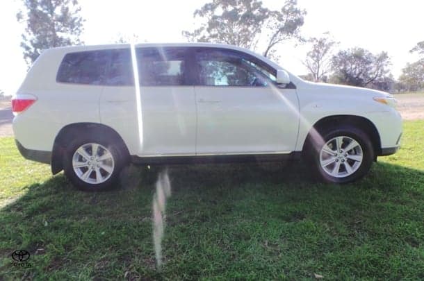 2010 Toyota Kluger KX-R in White
