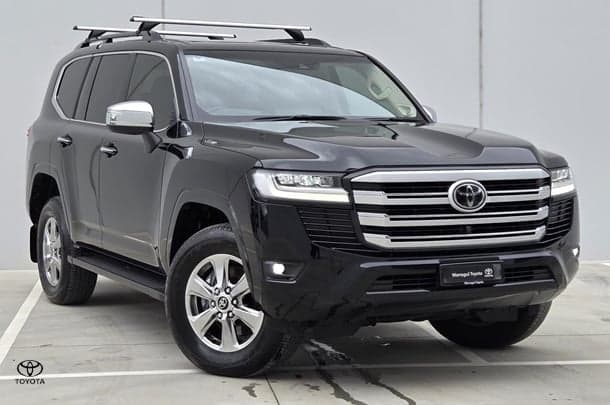 2024 Toyota Landcruiser Sahara in Black
