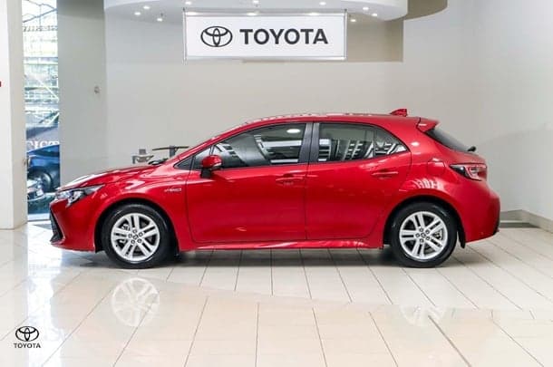 2020 Toyota Corolla Ascent Sport Hybrid in Red