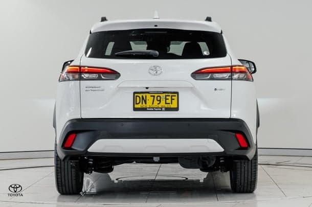 2025 Toyota Corolla Cross GXL in White