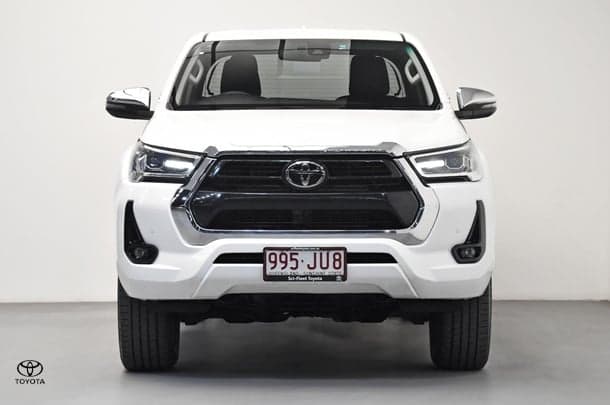 2023 Toyota Hilux SR5 in White
