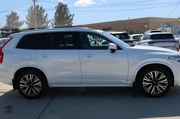 2021 Volvo XC90 B5 Momentum in White