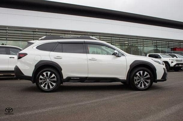 2025 Subaru Outback AWD Touring XT in White