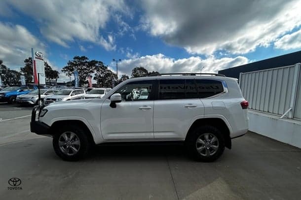 2022 Toyota Landcruiser VX in White
