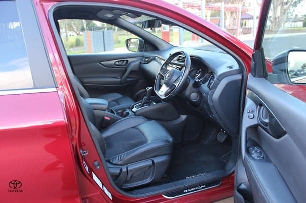 2021 Nissan QASHQAI Midnight Edition in Red