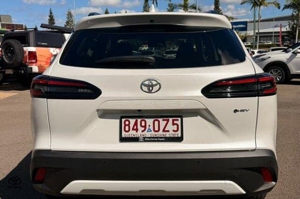 2025 Toyota Corolla Cross GXL in White