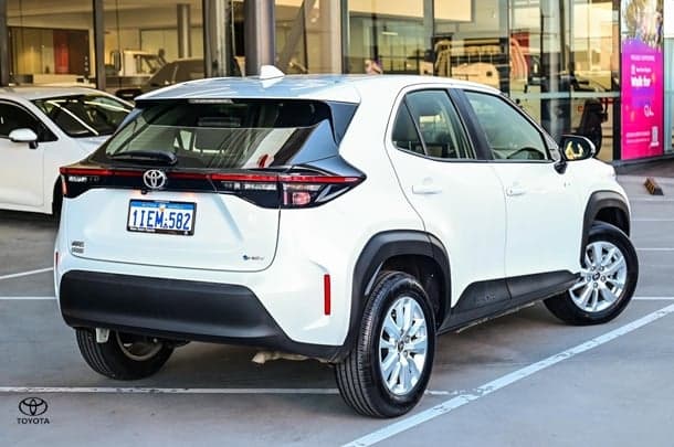 2024 Toyota Yaris Cross GX in White
