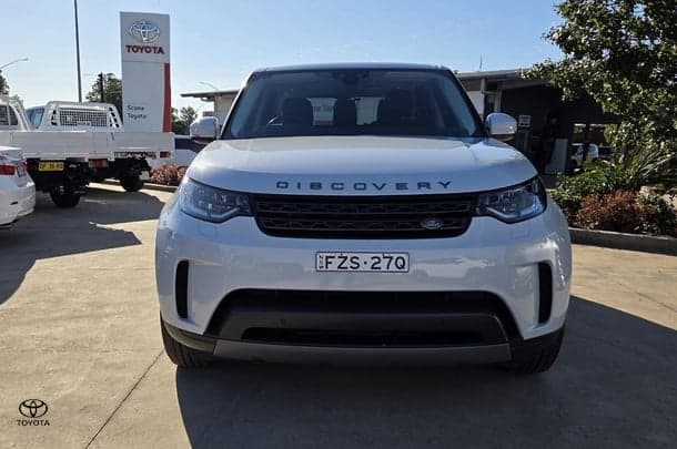 2017 Land Rover Discovery TD6 SE in White