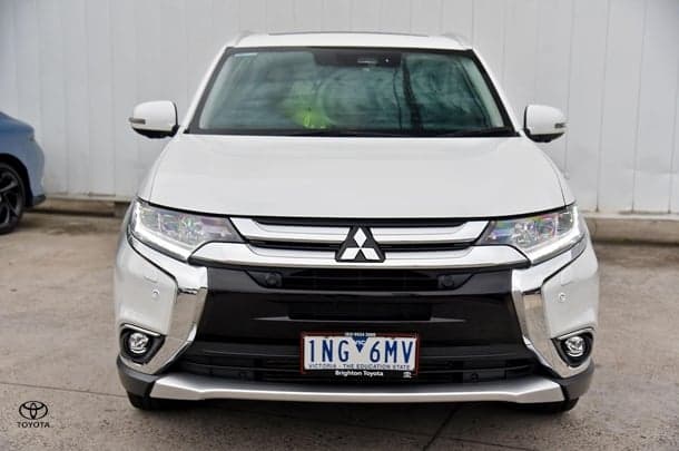 2017 Mitsubishi Outlander Exceed in White