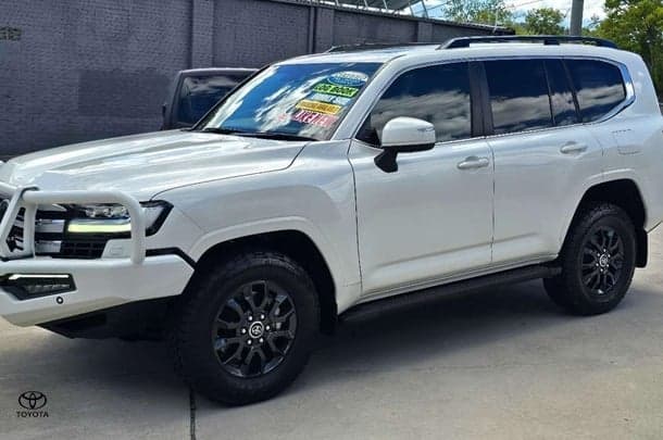 2023 Toyota Landcruiser VX in White