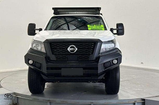 2022 Nissan Navara ST in White