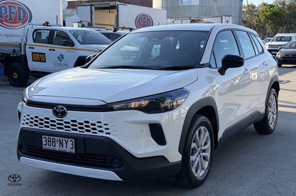 2025 Toyota Corolla Cross GX in White