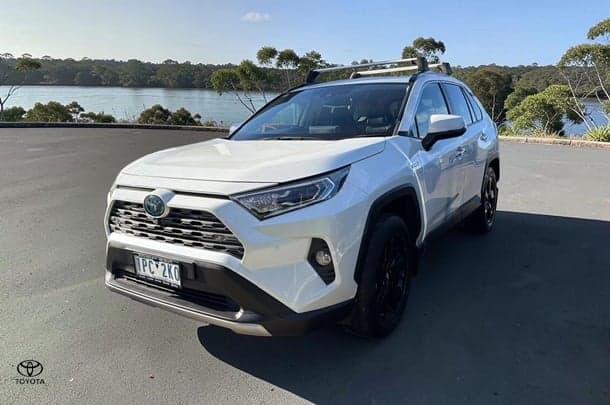 2019 Toyota RAV4 Cruiser in White