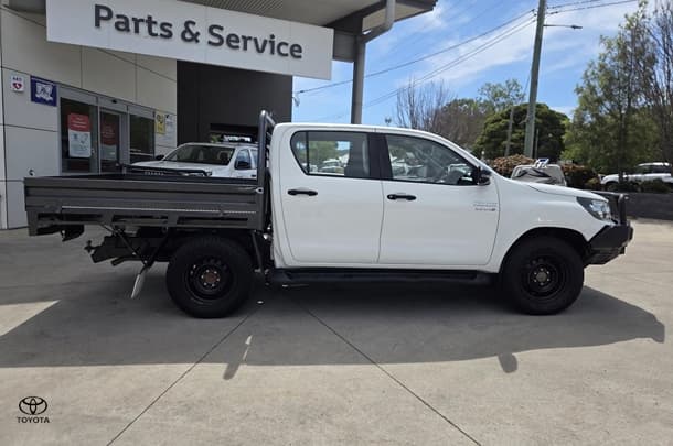 2018 Toyota Hilux SR in White