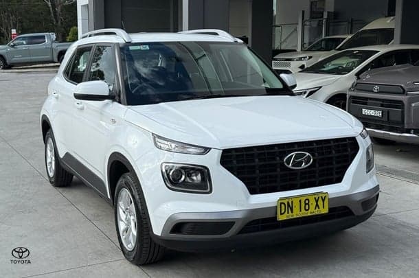 2025 Hyundai Venue Base in Atlas White
