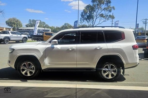 2023 Toyota Landcruiser VX in White