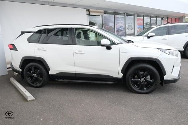 2020 Toyota RAV4 Cruiser in White