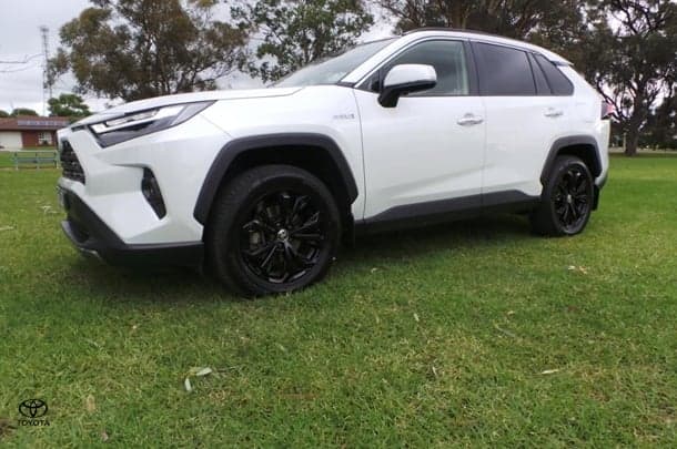 2023 Toyota RAV4 Cruiser in White