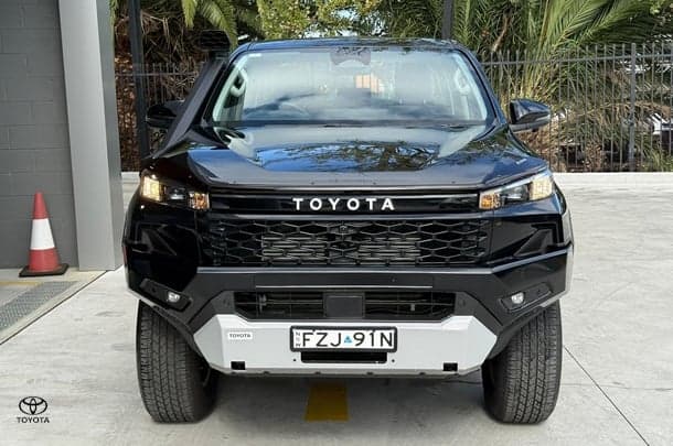2025 Toyota Hilux SR 48V in Black
