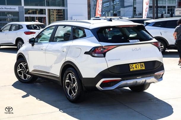 2022 Kia Sportage S in White