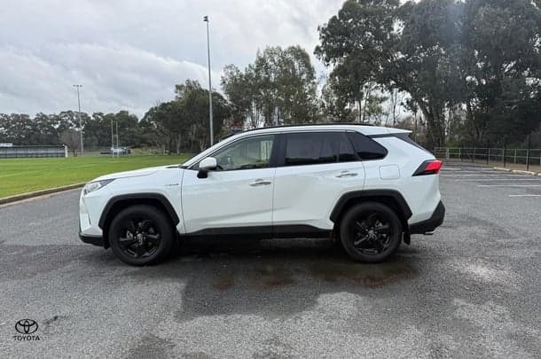 2020 Toyota RAV4 Cruiser in White