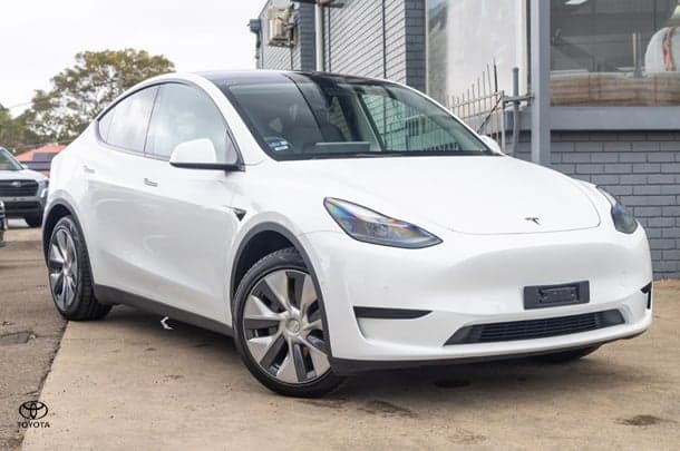 2022 Tesla Model Y Rear-Wheel Drive in White