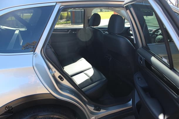 2015 Subaru Outback 3.6R in Grey