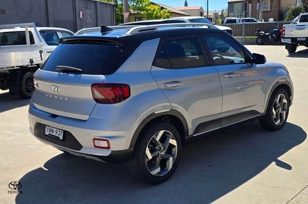 2020 Hyundai Venue Elite in Silver