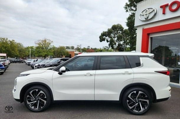 2023 Mitsubishi Outlander Aspire in White